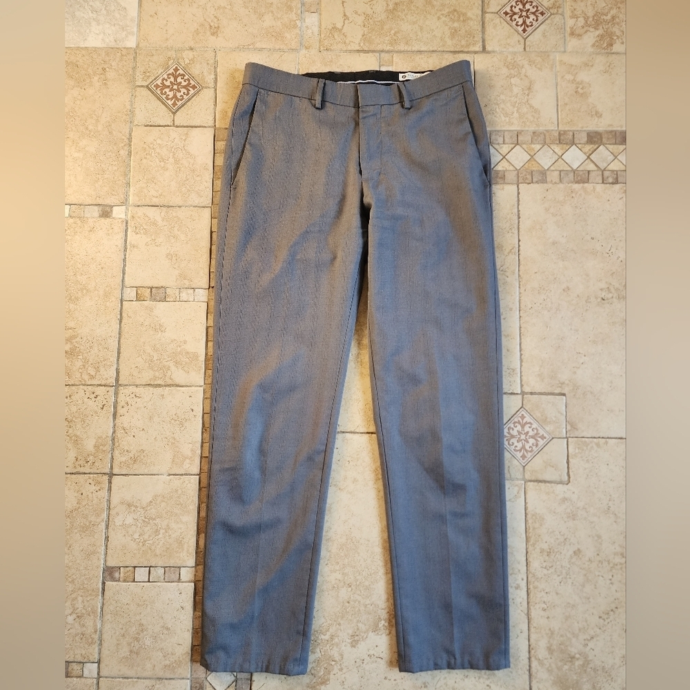 Haggar Men's Classic Slim Fit Dress Pants